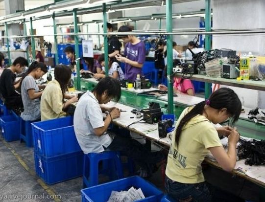 Já a China tenta conter reajustes de salários