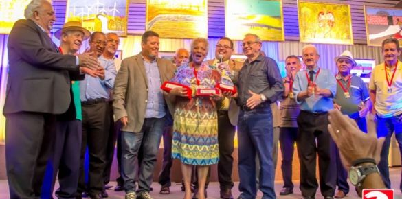 Aposentados expõem obras durante 11º concurso Há Arte na Terceira Idade