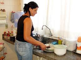 Trabalho doméstico permanece sendo uma atividade feminina, aponta estudo