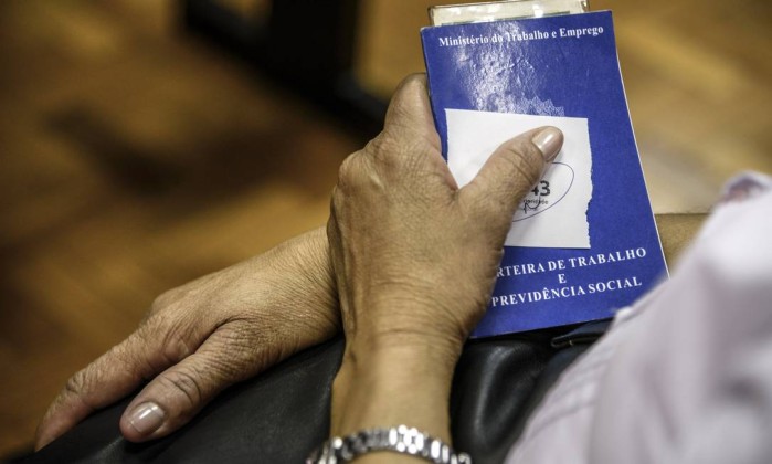Escalada do desemprego e da inflação castiga os brasileiros, revela índice