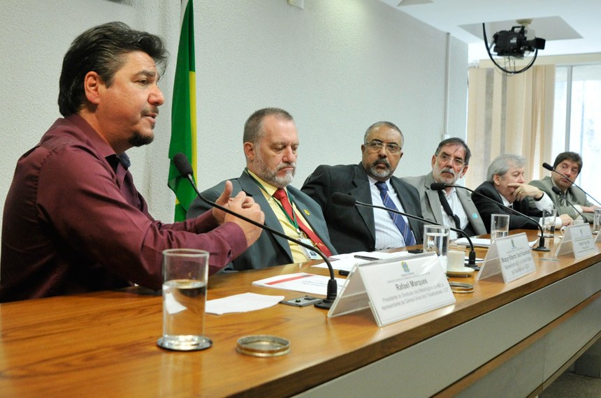 Centrais sindicais dizem que plano vai tirar direitos