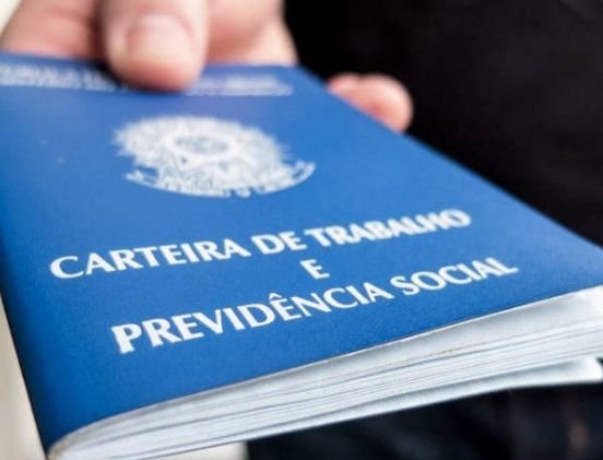 Governo estuda restringir abono salarial para conter gastos