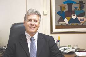 Crise faz diarista dobrar carga de trabalho, diz IBGE