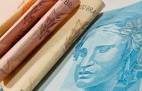 Reajustes salariais devem voltar a ganhar da inflação neste ano