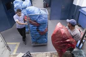 Reciclagem de uniforme gera emprego e renda