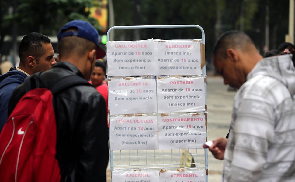 Cresce diferença de salário entre setor público e privado