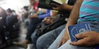 Desemprego volta a cair e fica em 12,4% no trimestre encerrado em setembro