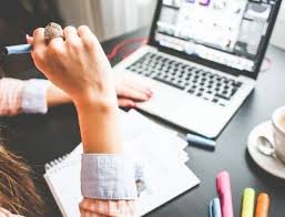 Saiba como conciliar trabalho e freela para garantir uma grana extra