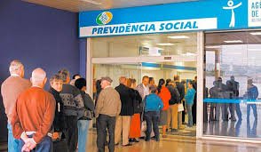 Aposentados e pensionistas que ganham mais que o mínimo terão reajuste de 2,07%