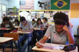 Metade dos jovens brasileiros tem futuro ameaçado, alerta Banco Mundial