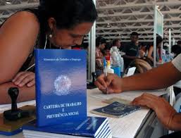 Falta trabalho para 27,7 milhões de brasileiros, aponta IBGE